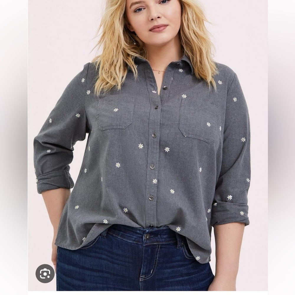 Torrid daisy button down shirt